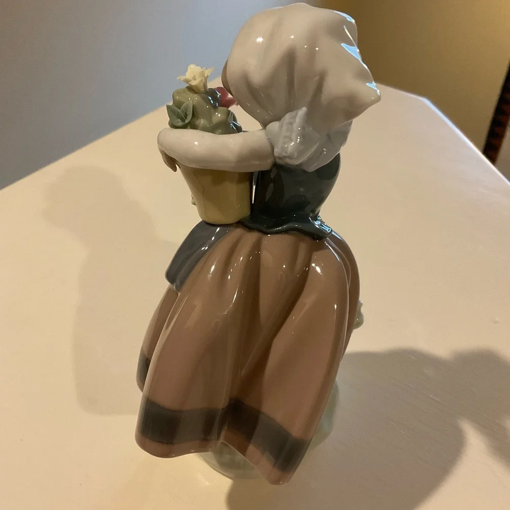 Spring is Here Girl Figurine - Picture 4 of 7